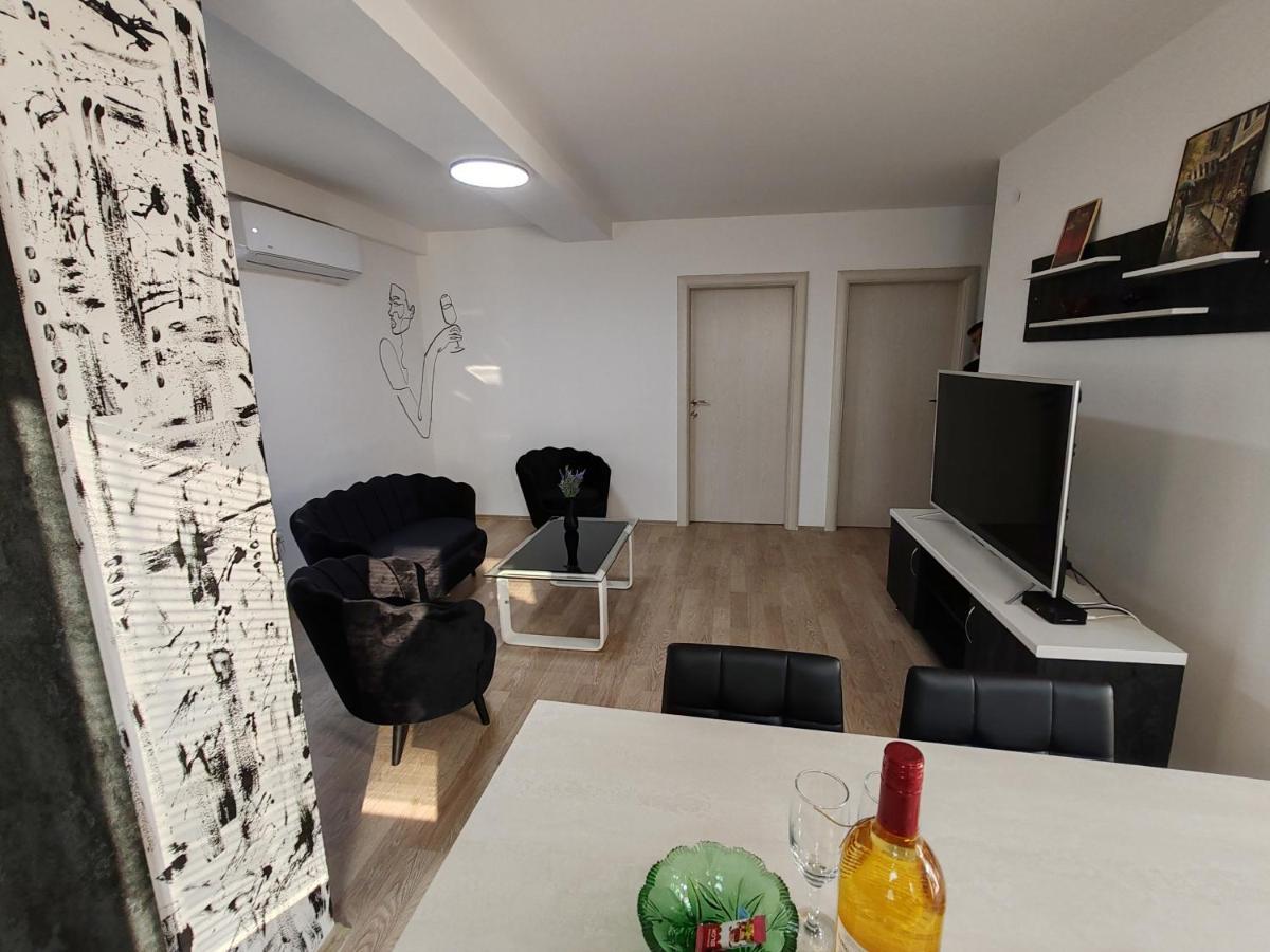 Central Modern Flat M&M Apartments Skopje Exteriör bild